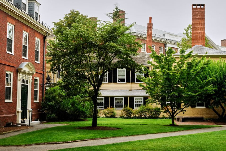 Boston: Harvard, MIT and Cambridge Day Tour - Highlights of Harvard Yard
