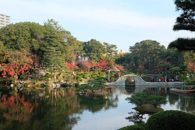 Bouldering, Sake and Food, Local Gem Hiroshima Evening Tour - Okonomiyaki Dinner