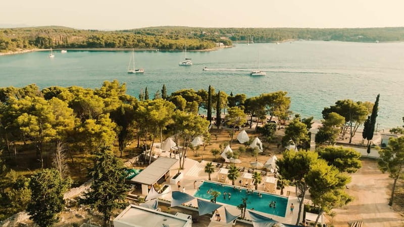 Bra: Half-Day Beach Party Transfer to Olife Beach Club - Key points / Takeaways