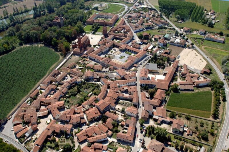 Bra: Historic Town Highlights Guided Walking Tour - Key Points / Takeaways