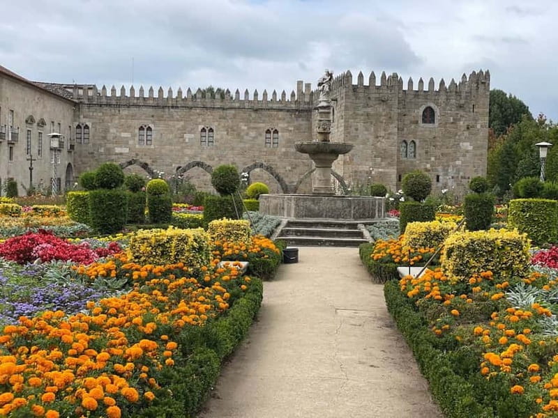 Braga: Centre Private Walking Tour w/ Thermal Spring Entry - Key Points / Takeaways