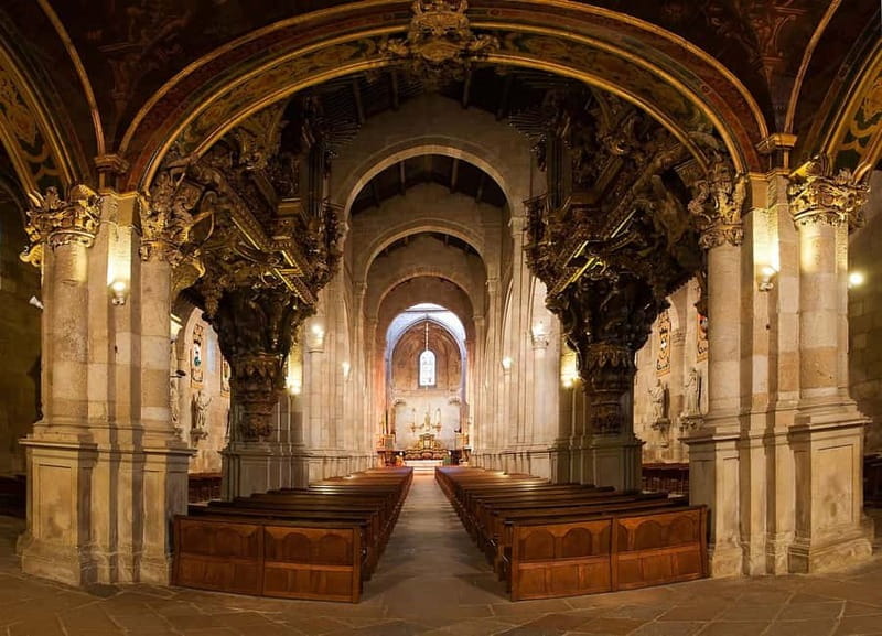 Braga: Centre Private Walking Tour w/ Thermal Spring Entry - Discovering Braga: An Authentic Walk through Portugal’s Religious and Historic Heart