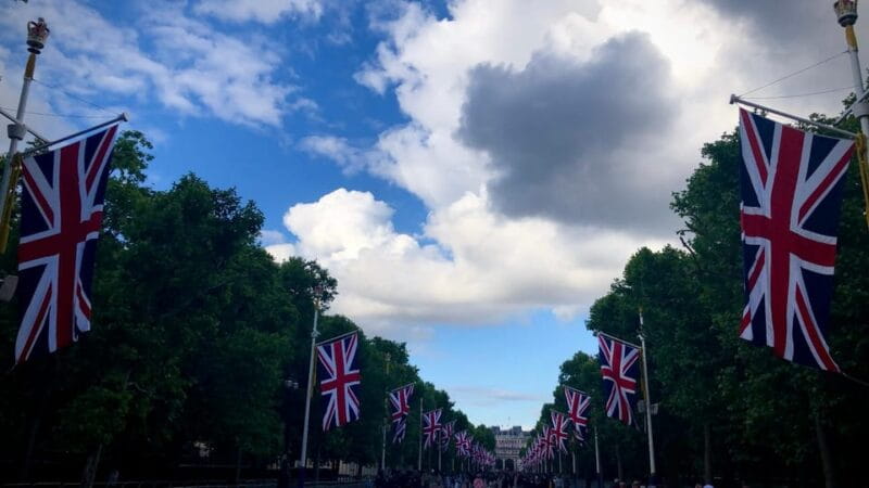 British Monarchy Walking Tour: Saxons to Windsors - Practical Tips for a Great Experience