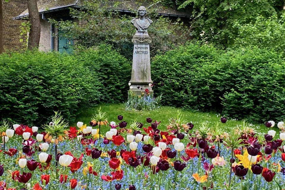 Bruges Day Tour From Paris Lunch Boat Beer Chocolate - Choco Story Chocolate Museum