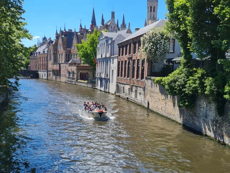 Bruges highlights, hidden gems & chocolate tour,small group - The Sum Up
