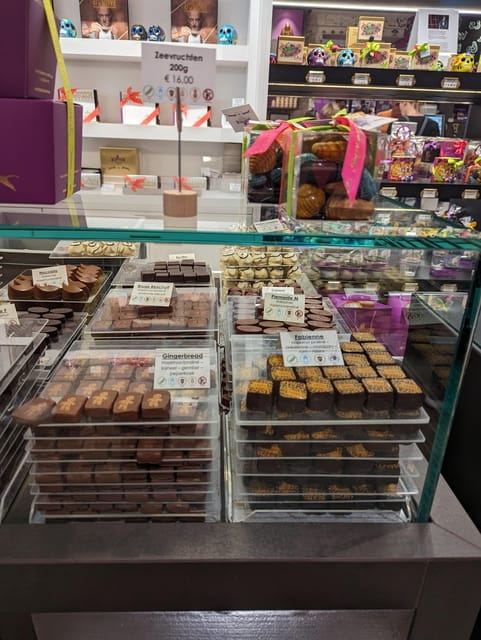 Bruges: Walking Tour with Hot Chocolate & Chocolate Tasting - Who Will Love This Tour?