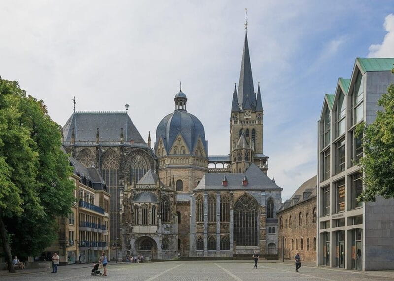 Brussels: Aachen and Charlemagne Private Day Trip by Car - Price and Logistics: Worth the Investment?