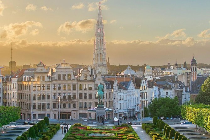 Brussels: Historical Walking Tour With Chocolate & Waffle Tasting - Tour Details