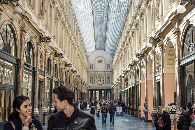 Brussels: Historical Walking Tour With Chocolate & Waffle Tasting - Explore Brussels History