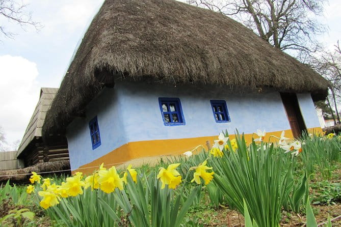 Bucarest à vélo - Discovering Bucharest: A Bicycle Tour That Combines History, Architecture, and Local Charm