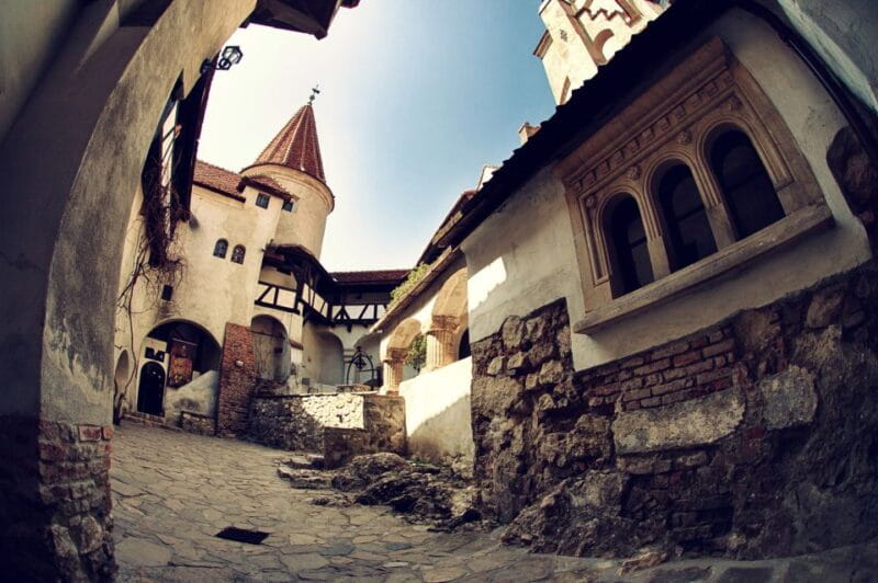 Bucharest: Dracula Castle, Peles Castle & Brasov Guided Tour - FAQ