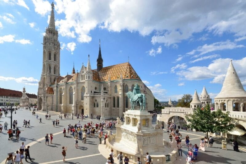 Budapest: 3-Hour Grand City Tour and Castle Walk - Getting to Know Budapest on a 3-Hour Bus and Walk Tour