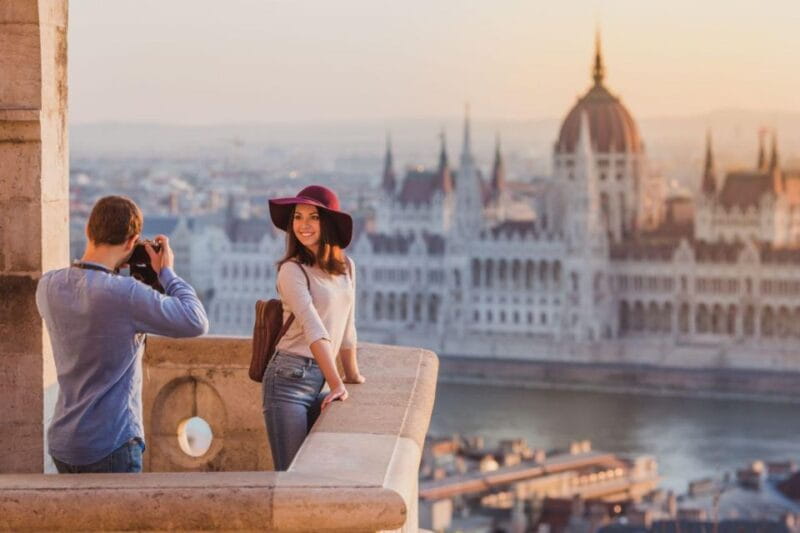Budapest: 3-Hour Grand City Tour and Castle Walk - Scenic Viewpoints and Photo Stops