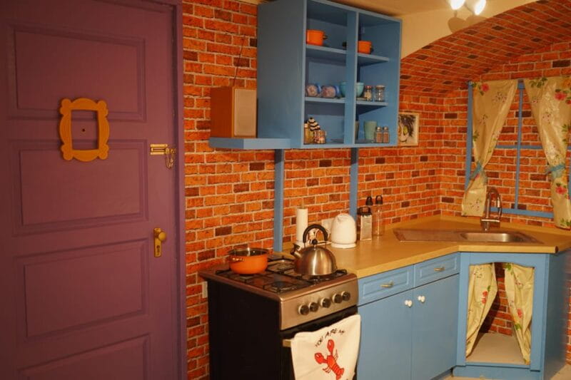 Budapest: 90s Sitcom Escape Room Adventure with Drinks - Key Points / Takeaways