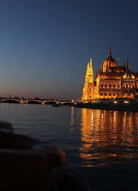 Budapest: Boat Cruise with Personal Live Guide and Drink - The Sightseeing: Landmarks Illuminated from the Danube