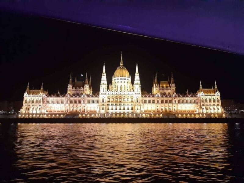 Budapest: Boat Cruise with Personal Live Guide and Drink - The Drinks: Adding a Toast to the View