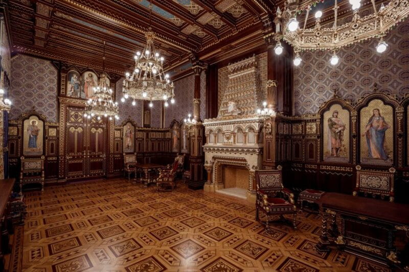 Budapest: Buda Castle Walk with Saint Stephen's Hall - Who Is This Tour Best For?