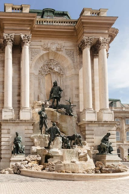 Budapest: Buda Castle Walking Tour & Folk Music Performance - Key Points / Takeaways