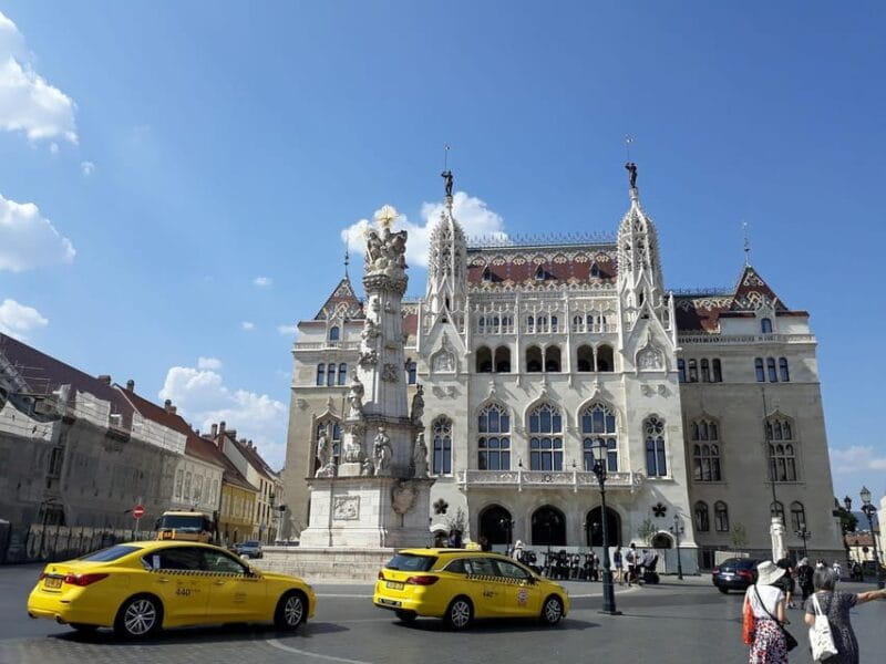 Budapest: Buda Castle Walking Tour & Folk Music Performance - Price and Logistics: Is It Good Value?