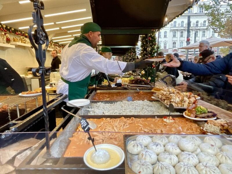 Budapest: Christmas Market Guided Walking Tour with Tastings - Experiencing Budapest’s Christmas Market Magic