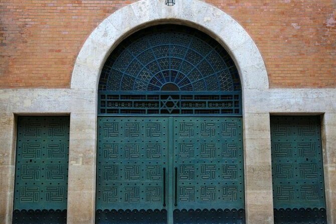 Budapest City Walk in Jewish Quarter - Wartime Experiences and Resilience