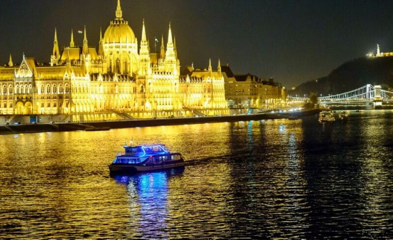 Budapest: Danube Drink and Piano Show - Who Will Love This Experience