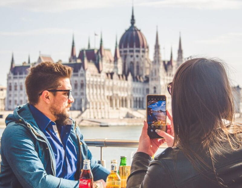 Budapest: Danube River City Lights Express Cruise - Food and Drinks: Plan Ahead