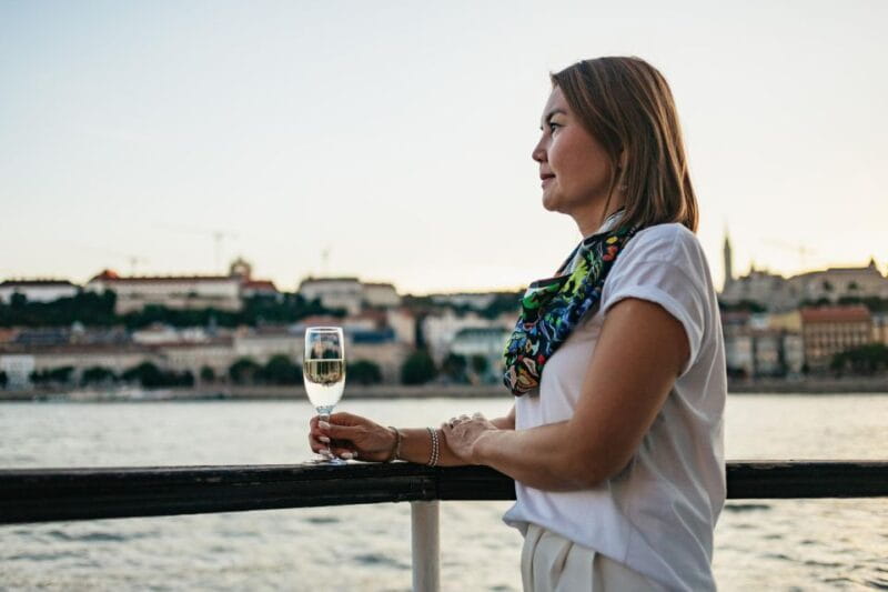 Budapest: Evening Cruise including Drinks and Live Music - FAQ