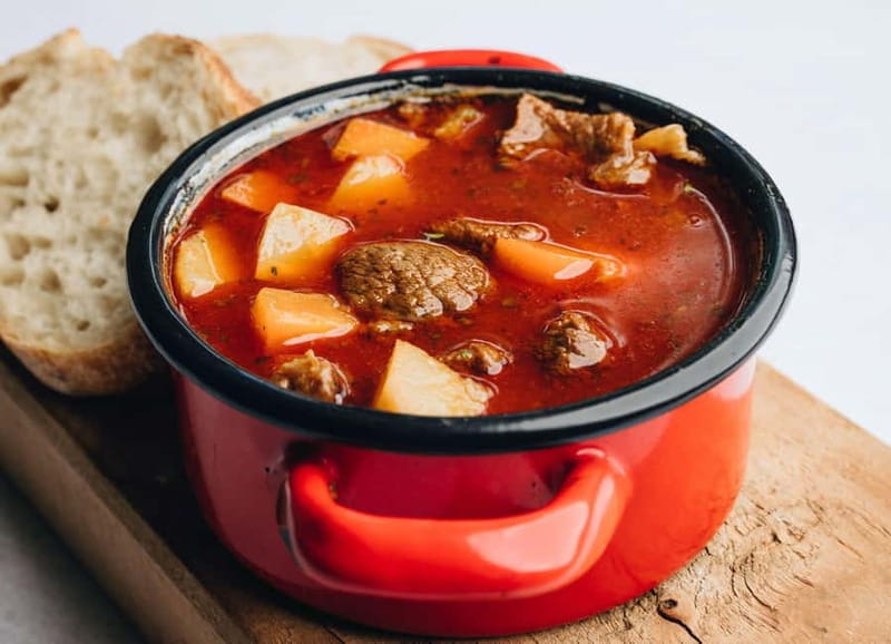 Budapest: Folklore Revue Dinner Show with Unlimited Drinks - Why It Works for Different Types of Travelers