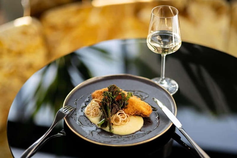 Budapest: Glamour of the Old Town with Dinner and Live Music - Discovering Budapest’s Glamour in the Old Town