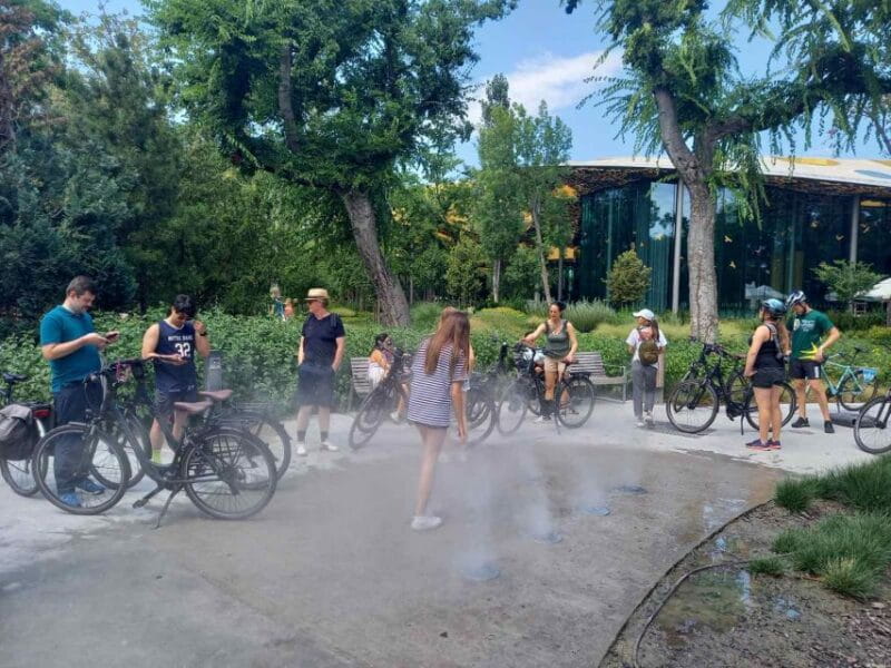 Budapest Highlights Bike Tour with a local guide - Discovering Budapest on Two Wheels: An In-Depth Look