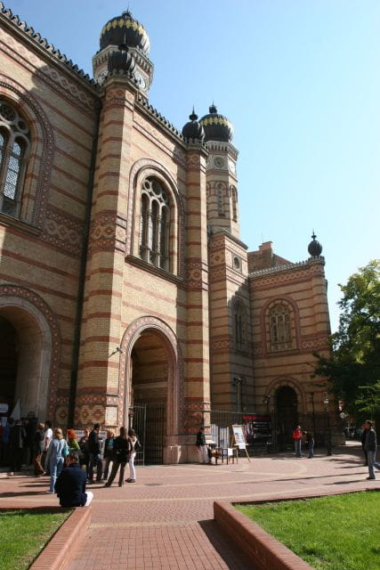 Budapest: Jewish Heritage Guided Tour with Synagogue Ticket - Key points and takeaways