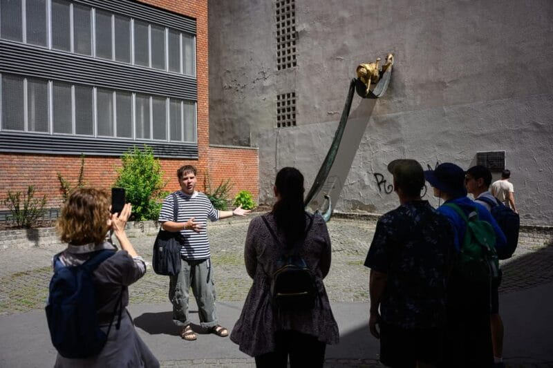 Budapest: Jewish History with Local Guide & Synagogue Ticket - Entering the Heart of Budapest’s Jewish Heritage