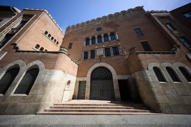 Budapest: Jewish History with Local Guide & Synagogue Ticket - Price and Value: What You Get for $34