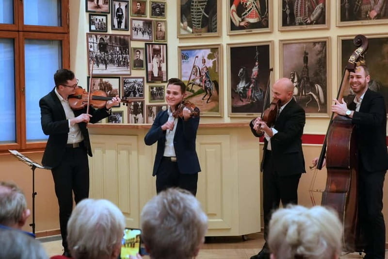 Budapest: Live Folklore Show in the Castle District - Key Points and Takeaways