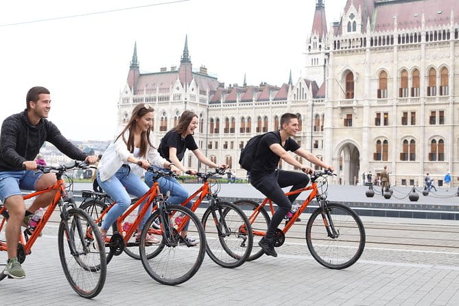 Budapest: Private Fahrradtour - optional mit E-Bikes - Discovering Budapest on Two Wheels: An In-Depth Look