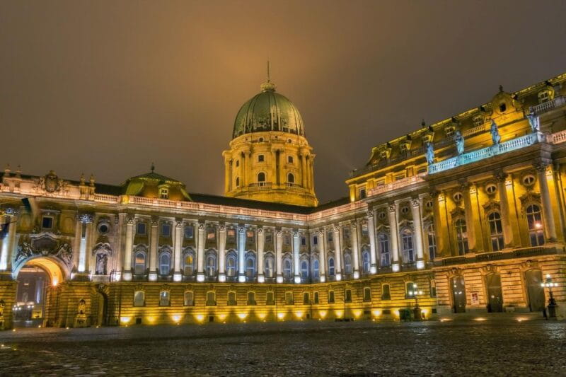 Budapest - Private Tour including Castle visit - Crossing the Iconic Széchenyi Chain Bridge