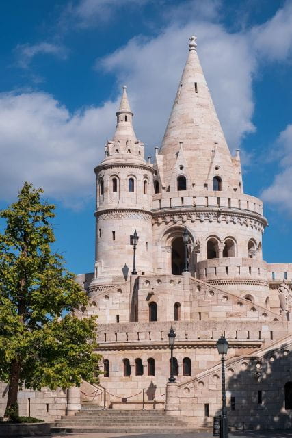 Budapest - Private Tour including Castle visit - The Significance of the Zero Kilometer Stone