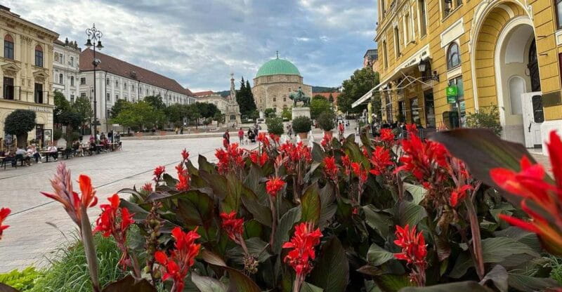 Budapest: Private Walking Tour with a Local Guide - Visiting St. Stephen’s Basilica: The Symbol of Budapest