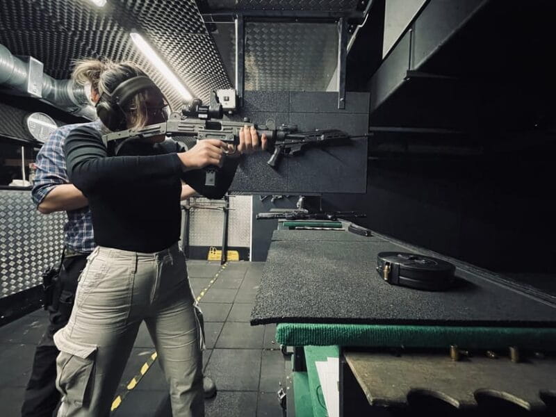 Budapest: Shooting Experience for Couples, The Perfect Date - Deep Dive into the Details: What You Should Know