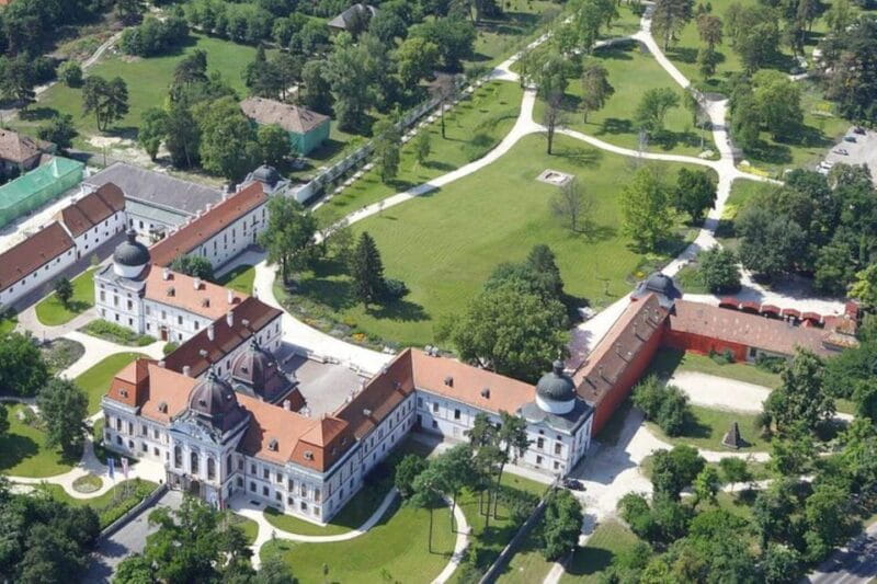 Budapest: Sisi Palace Tour with Hungarian Horse Show & Lunch - Key Points / Takeaways