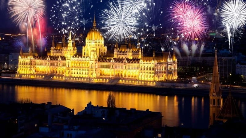 Budapest: St Stephen's Day Fireworks Cocktail Cruise - Key Points / Takeaways
