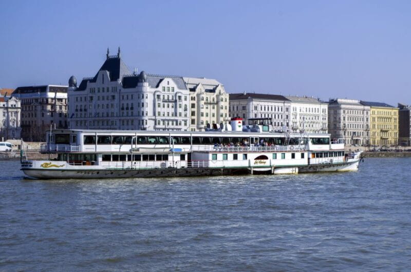 Budapest: Summer Brunch & Cruise with Prosecco or Cake - The Experience: Atmosphere and Service