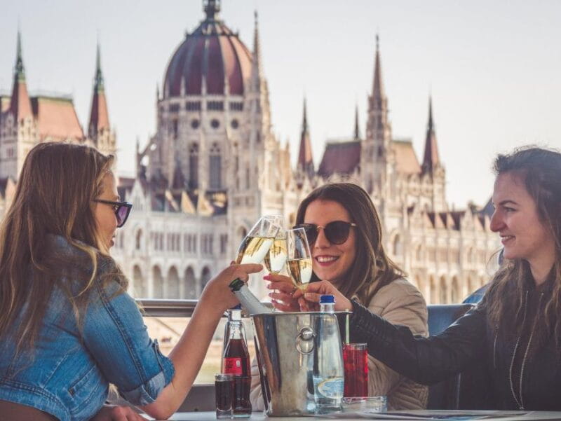 Budapest: Unlimited Prosecco and Wine Sightseeing Cruise - The Sightseeing Cruise: A Closer Look