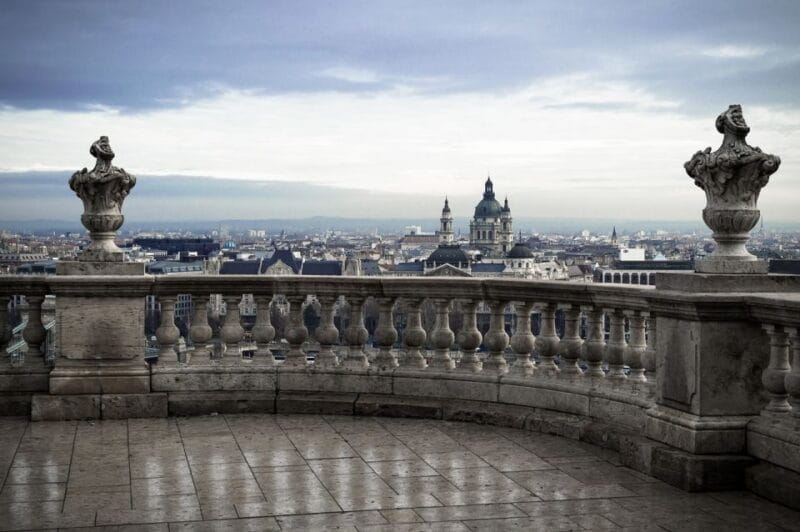 Budapest: Walking Tour in German - The Guides: Knowledge and Approachability