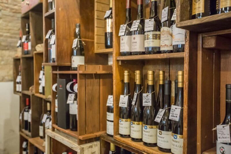 Budapest: Wine, Cheese, and Charcuterie Tasting - Insights from Reviews: What Travelers Love