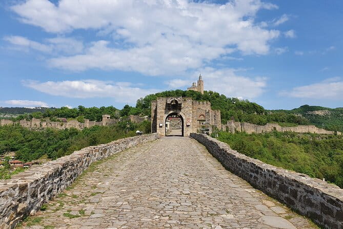 Bulgaria Day Trip - Private Tour from Bucharest - Veliko Tarnavo & Arbanasi - Exploring Bulgaria’s Veliko Tarnovo and Arbanasi: A Guide to the Private Day Trip from Bucharest