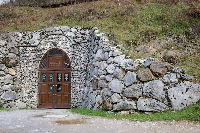 Bulnes: Excursion with funicular and Cabrales cheese cave in Picos de Europa. - Cabrales Cheese: A Taste of Tradition