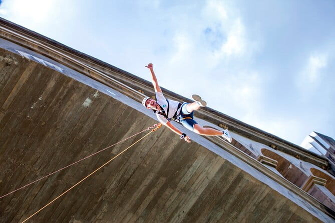 Bungee jumping over the Gállego River - The Sum Up