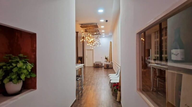 C/Echegaray 5 Málaga center: Malagueño Massage: Massage + Wine Tasting - Key Points / Takeaways